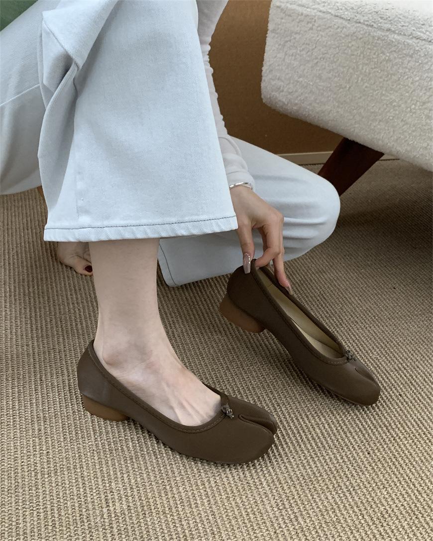 

Нишевый дизайн на плоской подошве, туфли «свиные копытца», женская обувь 2025, новая весенняя обувь с подпальцевой частью, туфли «свиные копытца», корейская версия туфель на подкове 39