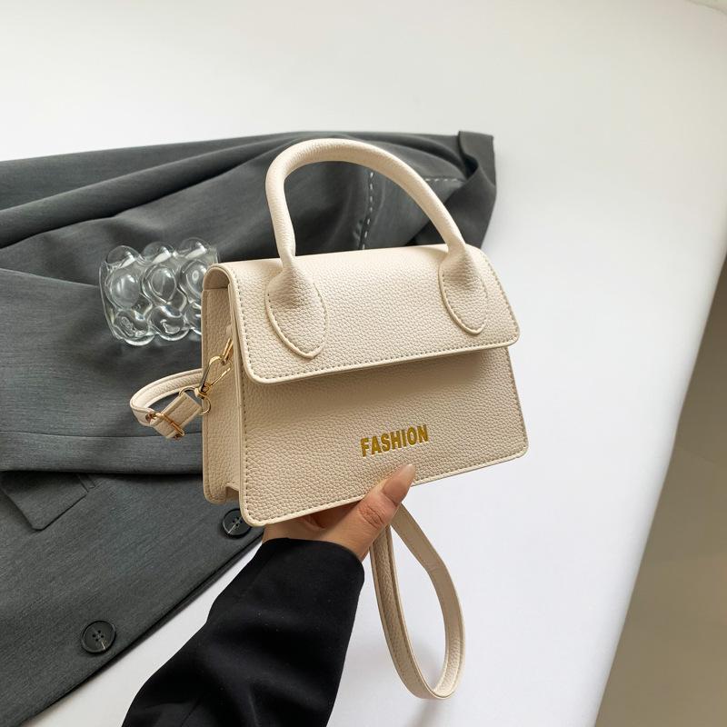 

Французская трендовая сумка с индивидуальностью 2025 осень новая мода ретро нишевый дизайн на плечо кроссбоди маленькая квадратная сумка белый