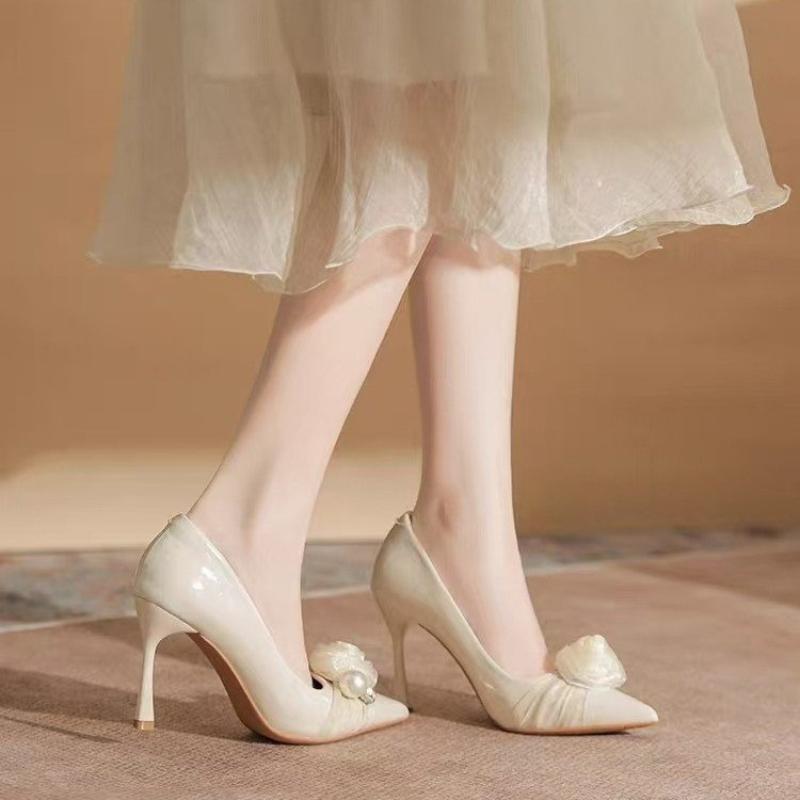2026 Neue Hochzeitsschuhe Spitze Dünner Absatz Perlen Blume Satin Braut Brautjungfern Schuhe Stilettos