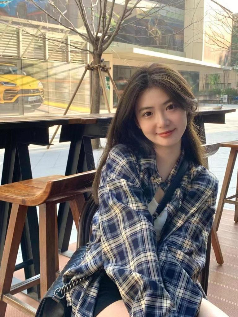 Women's Retro Hong Kong Style Plaid Shirt: New Casual Fashion, Versatile Long Sleeve Jacket Design.