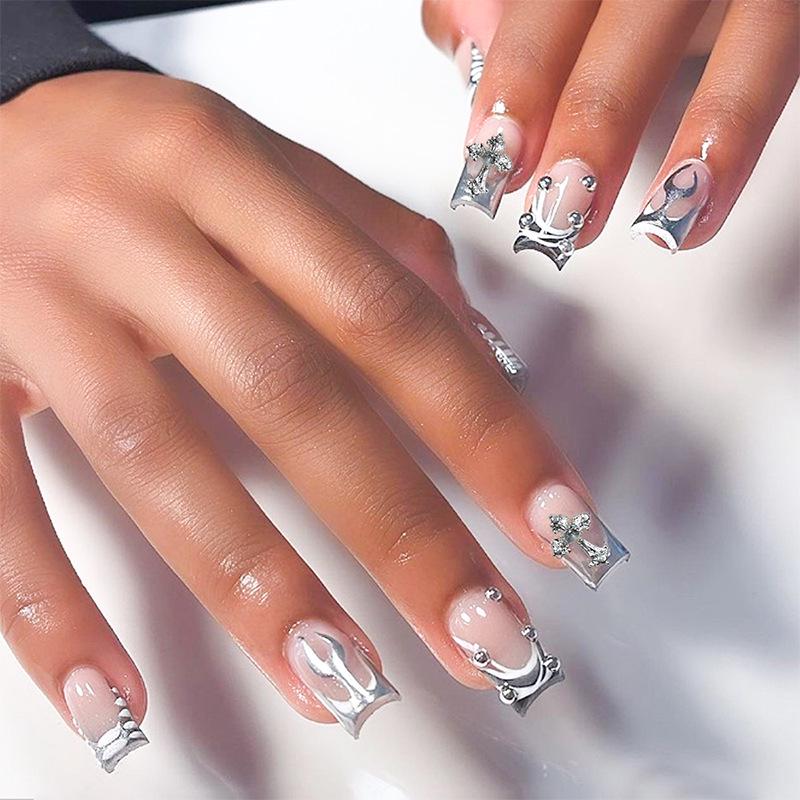 

3D Chrome Hearts Silver Edge Wearable Nail Art - European & American Style
