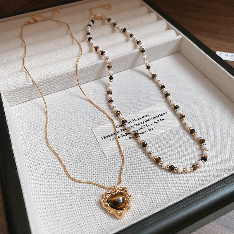 Butterfly Irregular Pearl Necklace Medieval Vintage Temperament Collarbone Chain Versatile High-end Jewelry