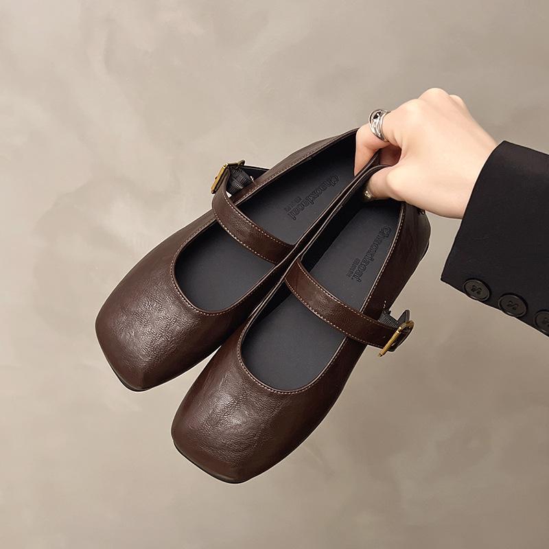 

Ретро туфли-лодочки на плоской подошве, весна, новый, ремешок с одной пряжкой, универсальные, квадратный носок, мягкая подошва, маленькие кожаные туфли женские 40 коричневый