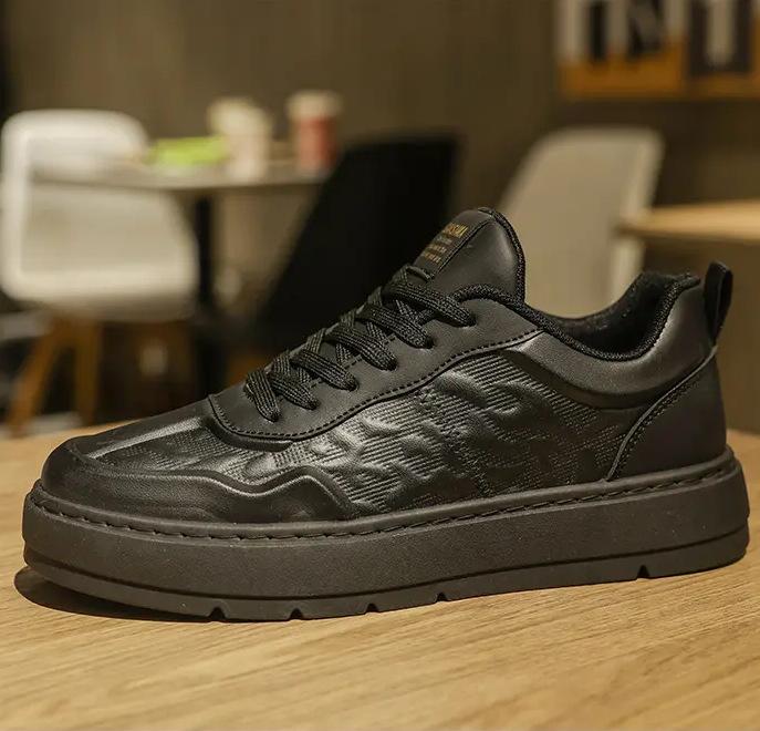 

Little white shoes men s spring 2025 new pure white versatile casual board shoes soft sole lightweight sports waterproof leather shoes 44