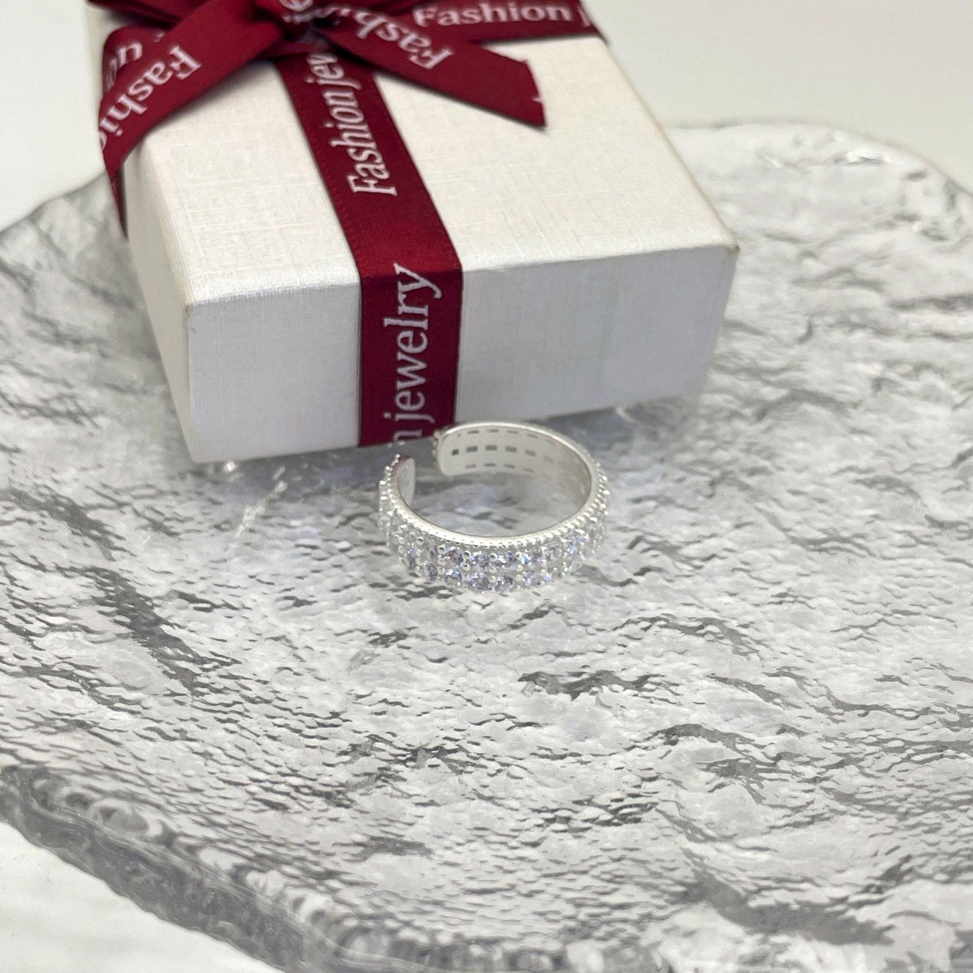 

Женское кольцо с бриллиантами в два ряда: Матовая пескоструйная обработка, Открытый регулируемый дизайн, Модный стиль хай-энд на каждый день Adjustable Open Design