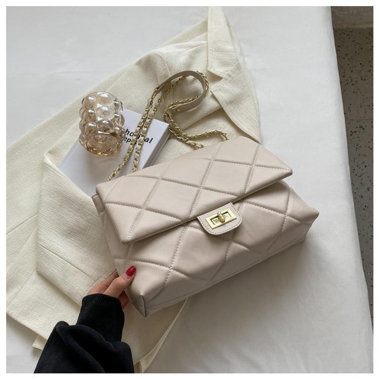 

Сумка-конверт Xiaoxiangfeng на цепочке, маленькая квадратная, женская, новая текстура 2025 года, модная, однотонная, ромбовидная, для работы, большая, на плечо, сумка-мессенджер бежевый