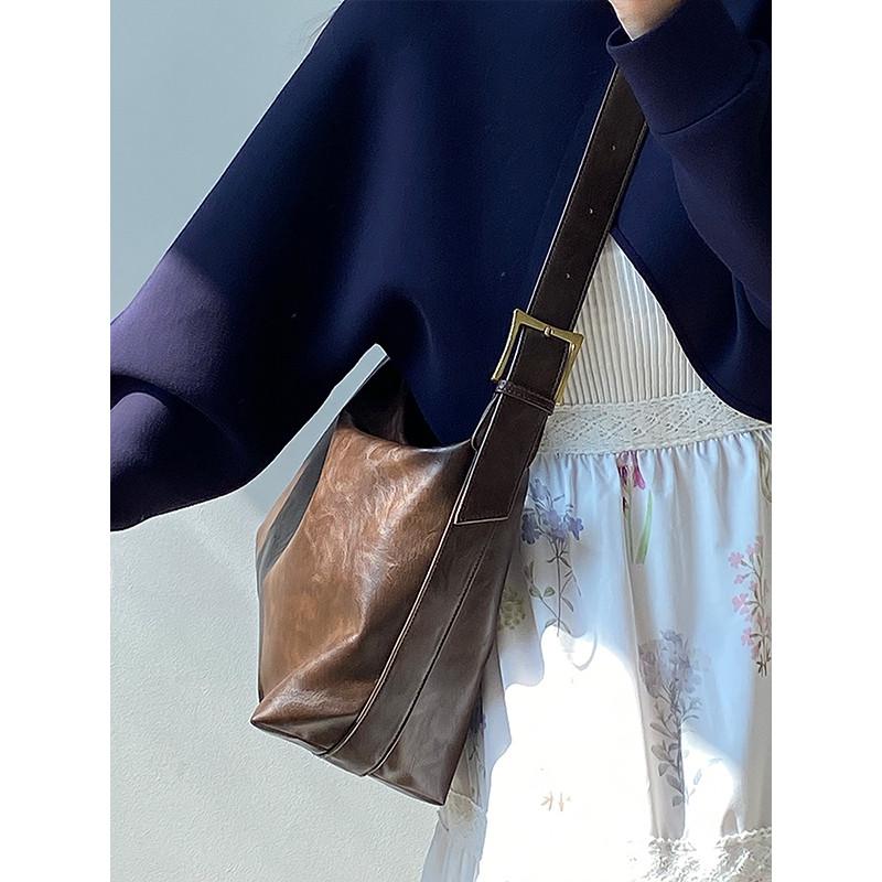 Ielgy Korean Version Literary Retro Commuter Large Capacity Tote Bag Shoulder Crossbody