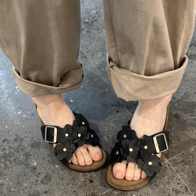 Fashion Sweet Flower Decoration Flat Slippers Women Retro Thick Bottom Cross Tied Slide Sandals Comfort Open Toe Designer Beach Sandals