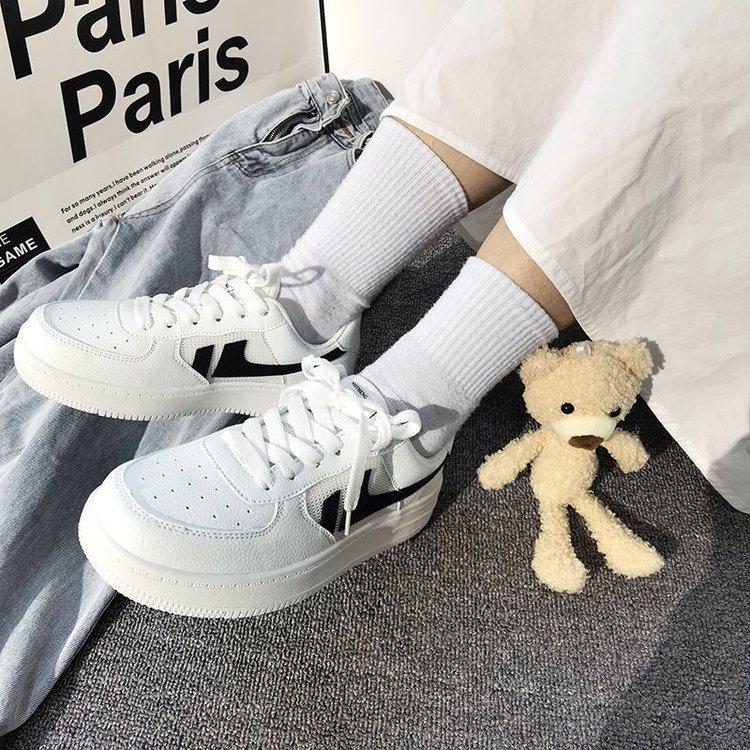 Bílé boty pro ženy Podzimní novinka Guma Měkký spodek Kůže Povrch Šněrovací Móda Dámská Ležérní Sneaker