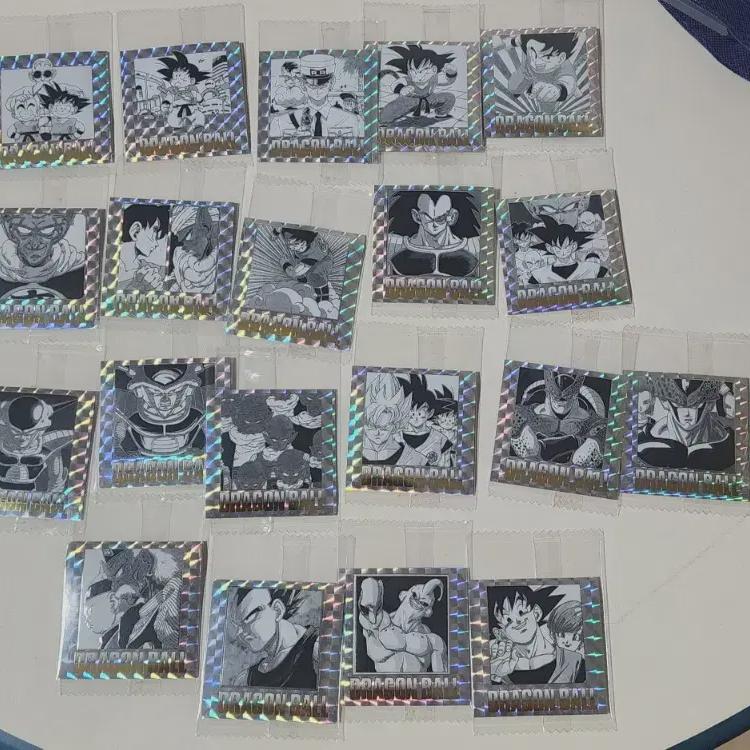 

Мы продаем 24 наклейки, посвященные 40-летию Dragon Ball, оптом.