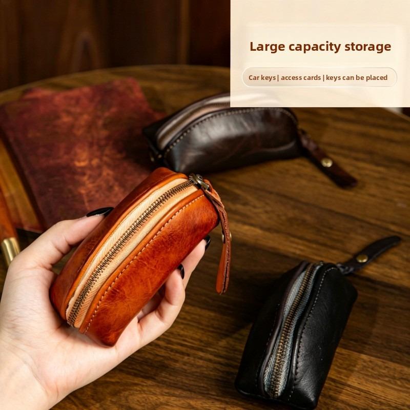 The new retro key bag has a simple personality, and the car key bag is for men and women.