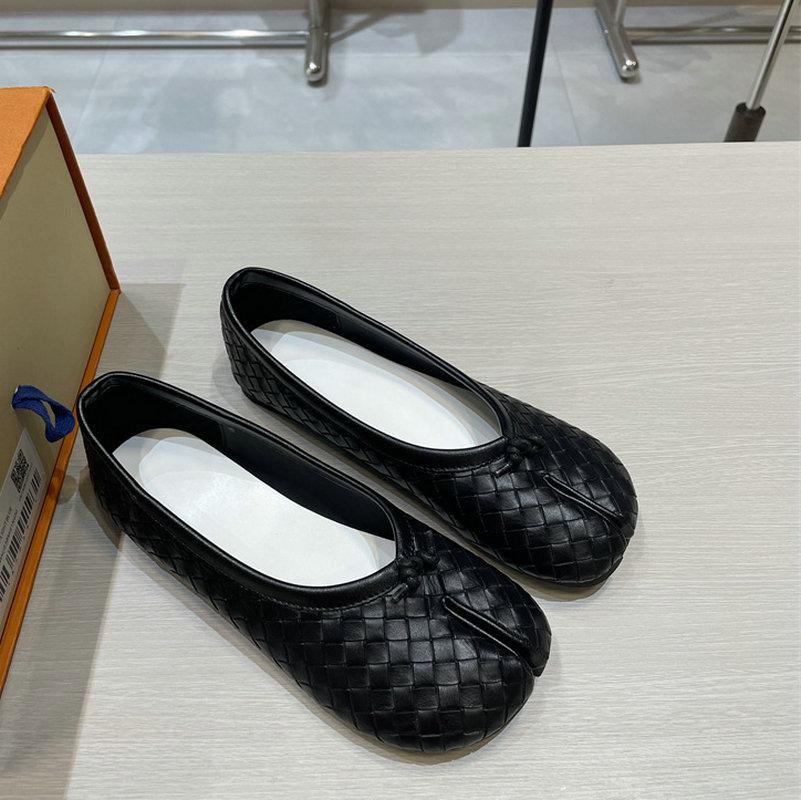 Fashion The New Autumn Braided Toe Flat Pig'S Hoof Shoes For Women Are The Korean Version Of The Versatile Ballet Single Shoes Trend