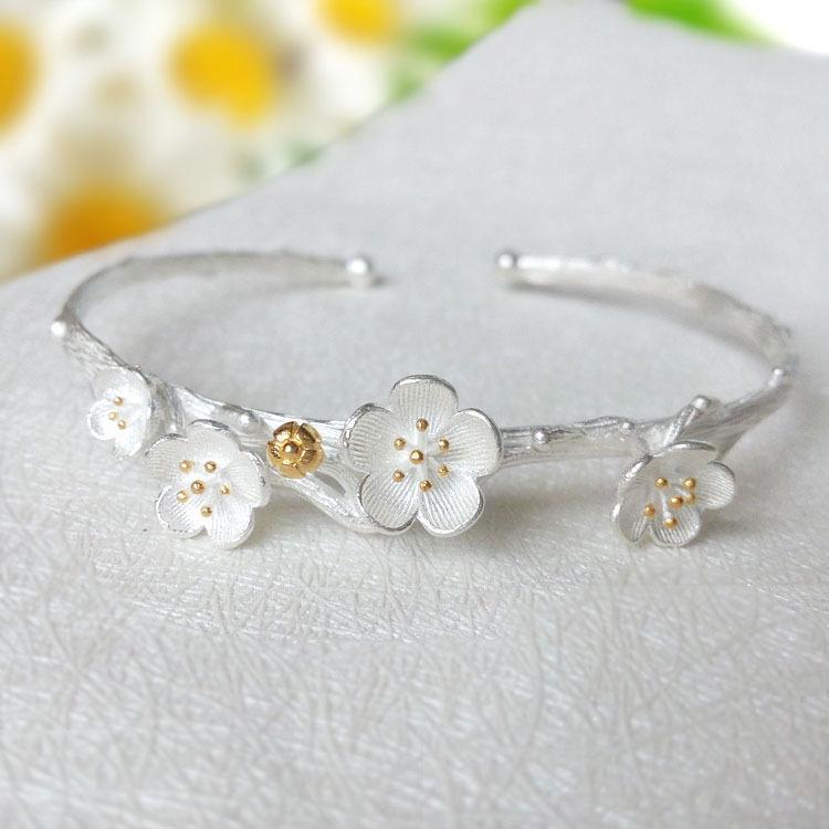 Plum Blossom Sakura Bracelet: Sweet, Creative Jewelry Gift for Women