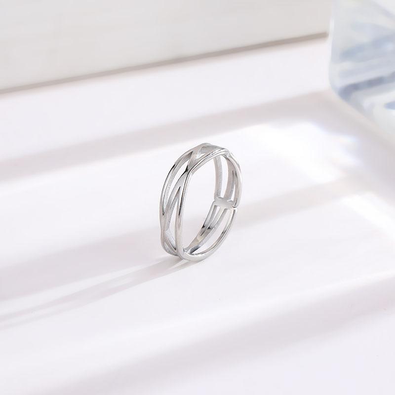 Einfacher Temperament-Ring mit Hohlmuster aus Titanstahl für Damen, hochwertiger, trendiger Schmuck