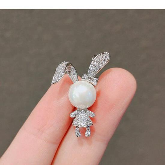 Elegant Zirconia Rabbit Brooch: Trendy Anti-exposure Pin for Sweaters
