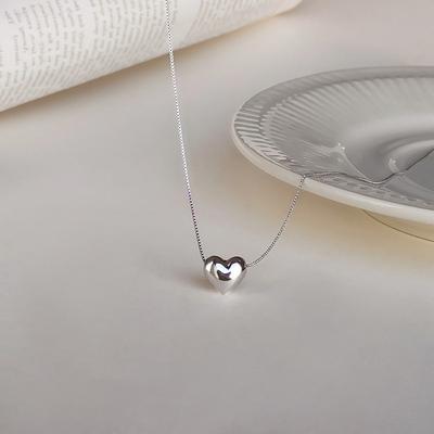 Collana Puro Amore per Donna con Design di Nicchia Catena Leggera di Lusso a Forma di Cuore per la Clavicola Scuotibile