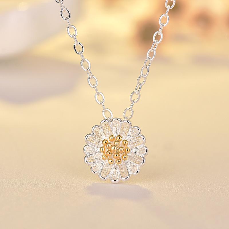 

Маленькие серьги-ромашки для женщин. Универсальный и свежий комплект сережек-хризантем с подсолнухами