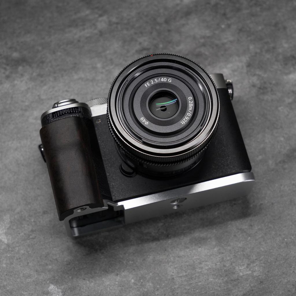 SIUTATDSH Camera Grip for Sony A7C and A7C Mark 2 Cameras with Quick Release Solid Wood and Tripod Mount and Silver A7C2, II, L-Shaped Plate, Handle,