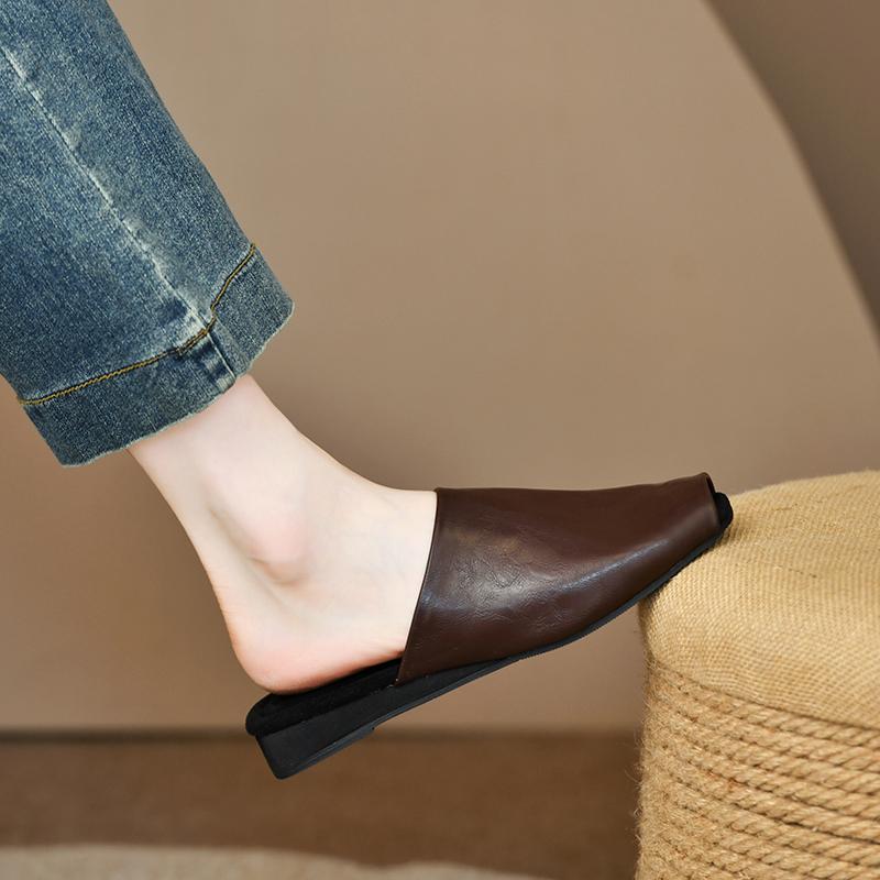 Mules pour femmes Sandales à bout couvert Nouvelles chaussures en cuir pour femmes Mode Moderne Pantoufles Slides Femmes Chaussures à bout ouvert Talon bas