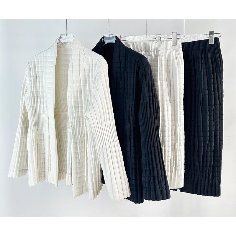 

Miyake Pleats Handmade Japanese Cotton Quilted Jacket with Minimalist Zipper Half Skirt Black Half Skirt