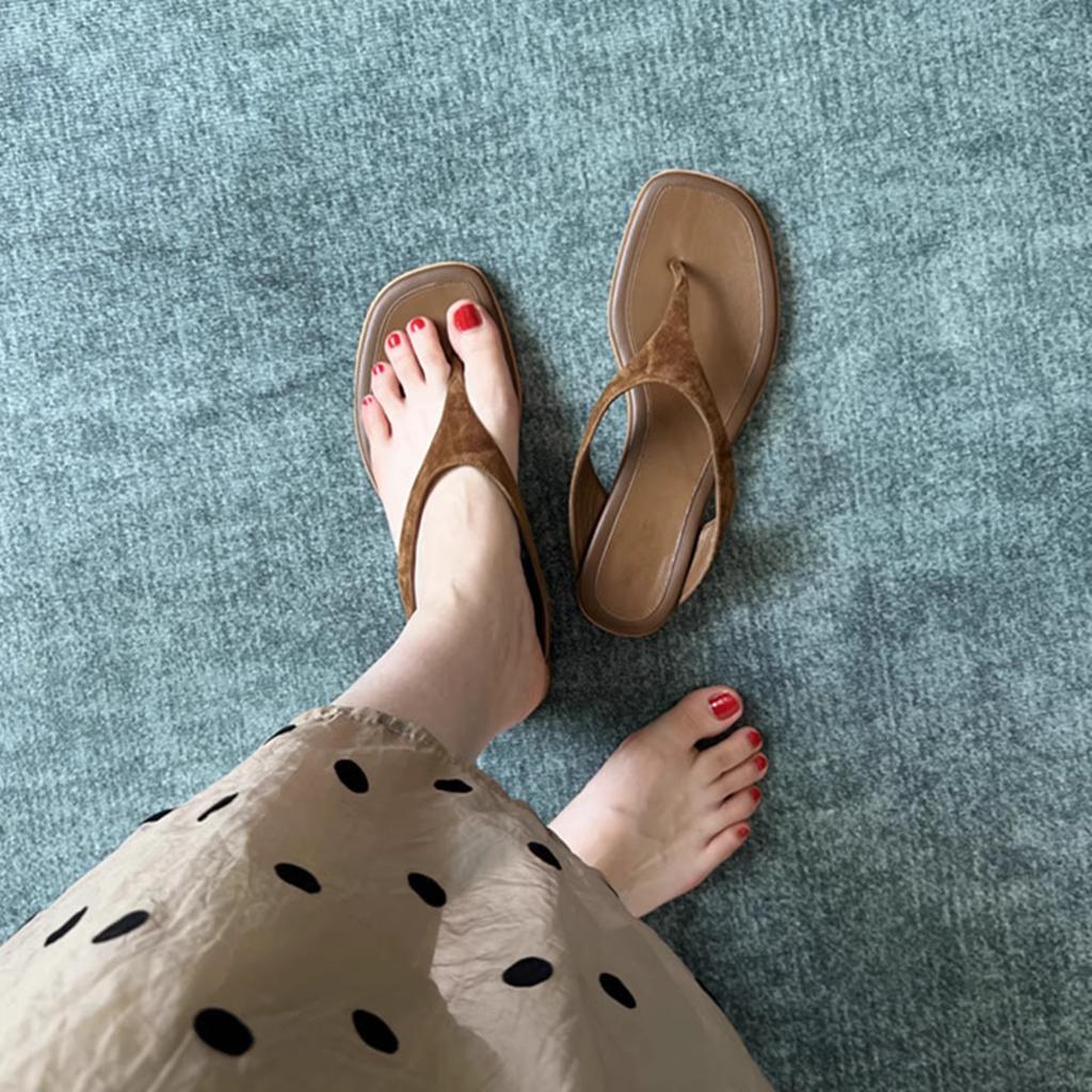 2025 flip-flops women wear new low-heeled fashion seaside beach pinch muffin cool slippers in summer