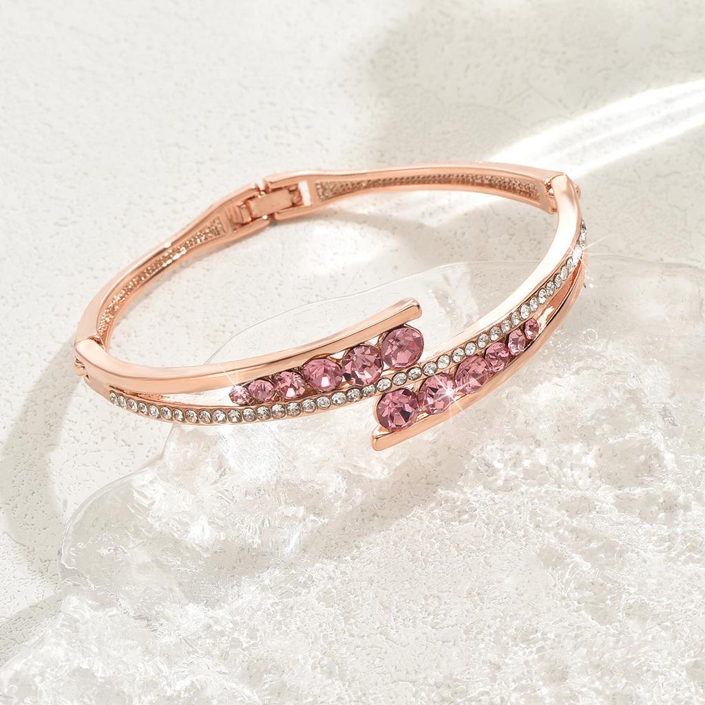 Simple Design Slightly Inlaid With Diamonds Cold Wind Bracelet Women'S Minimalist Wind Light Luxury Temperament Bracelet Source Factory
