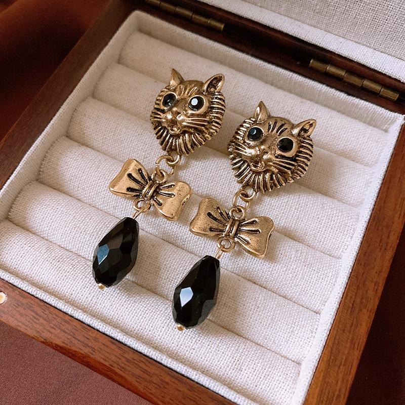 Medieval Vintage Silver Needle Retro High-end Earrings Light Luxury Versatile Earrings Court Style Niche Earrings