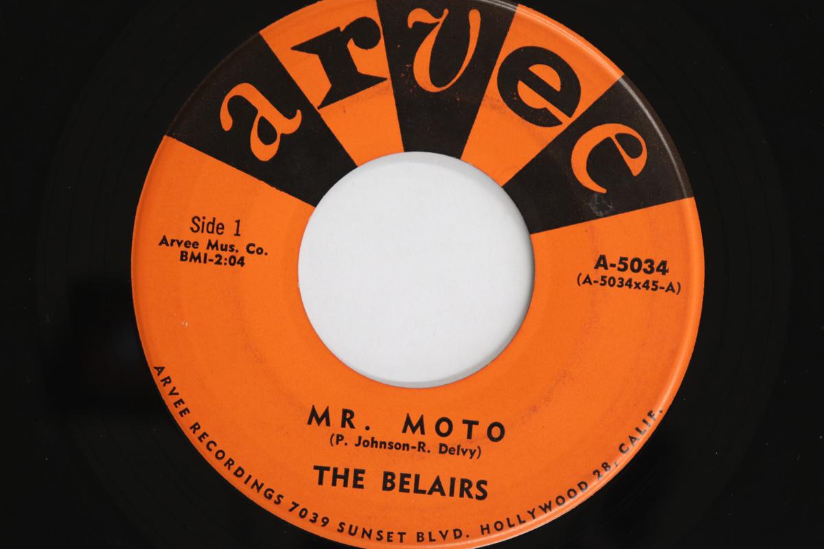 

7inch Record BELAIRS - Mr. Moto / Little Brown Jug A5034 ARVEE 1961 US Rock Used