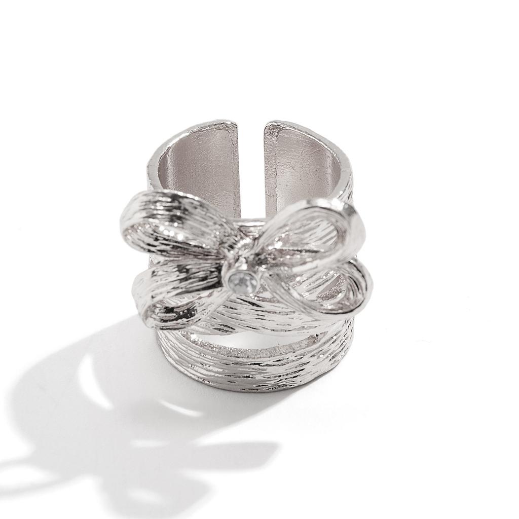 Design Sense BowEarring Butterfly Knot Pearl Earrings Sweet and Cool Ins Metal Knot Earrings for Women