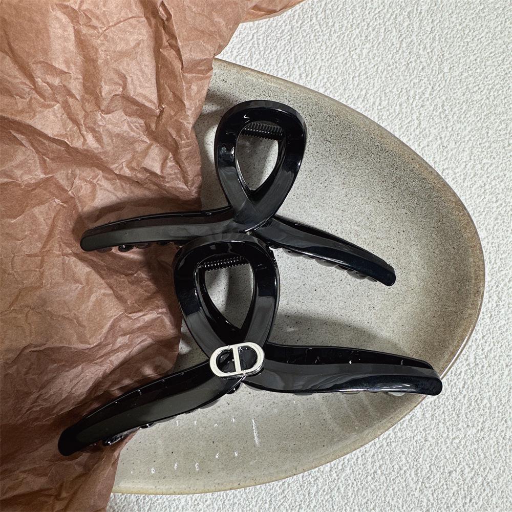 

Корейская серебряная заколка-акула - элегантный высококачественный весенний аксессуар