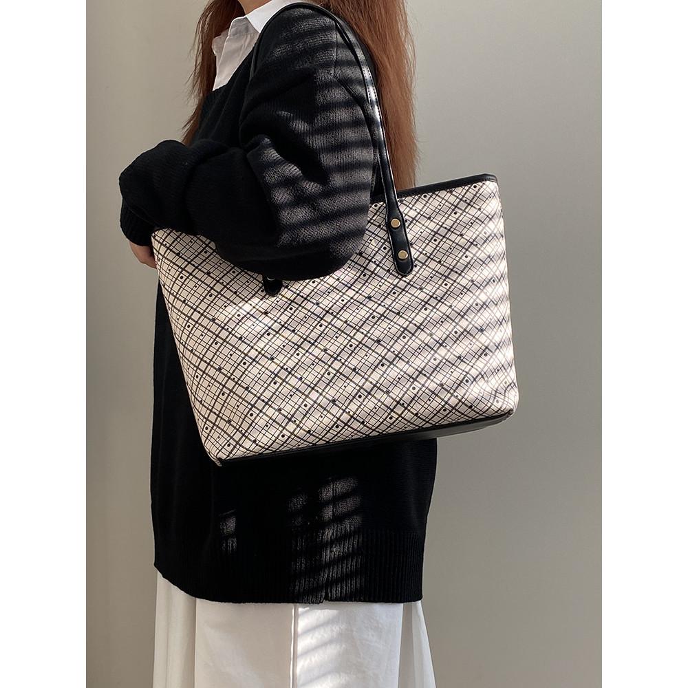 IELGY Retro All-Match Commuter Large-Capacity Tote Bag Shoulder Handbag
