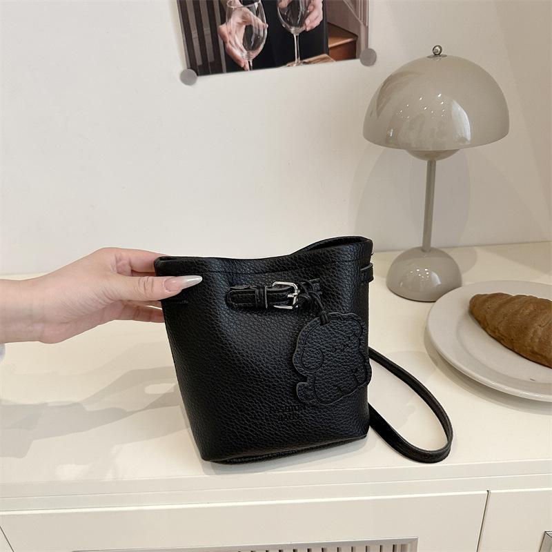 

Универсальная корейская версия ins повседневная сумка-ведро с узором личи, женская модная личность, высококлассный темперамент, иностранный стиль, сумка-мессенджер чёрный