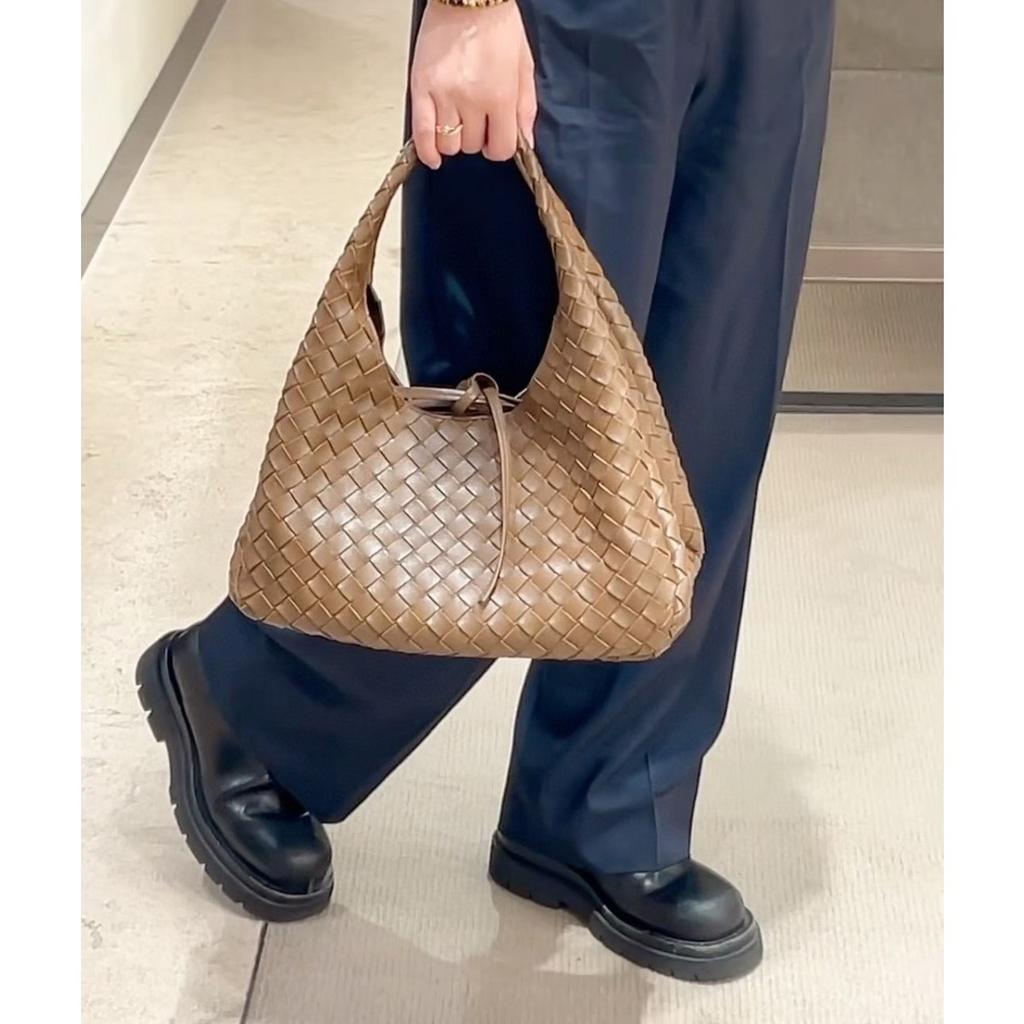 Hand-woven European and American retro texture versatile handbag large capacity leisure commuting fashion simple tote bag