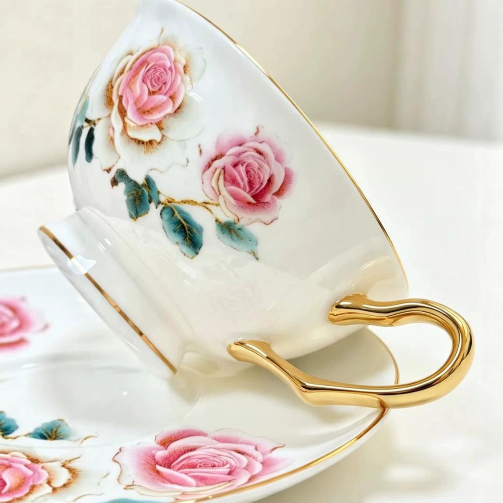 Vintage Rosen Keramik Kaffeetasse und Untertasse Set, Goldrand Porzellan Teetasse, Elegantes Blumenmuster Teetasse für Nachmittagstee Heimdeko Geschenk