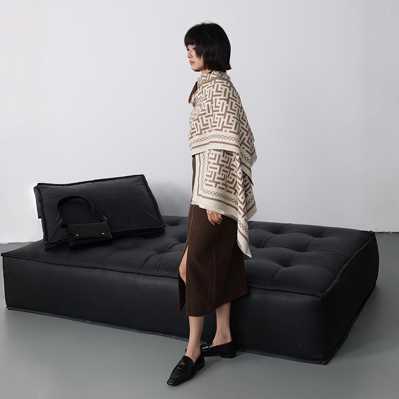 New tassel geometric maze shawl simple and versatile temperament jacquard warm scarf high-end women