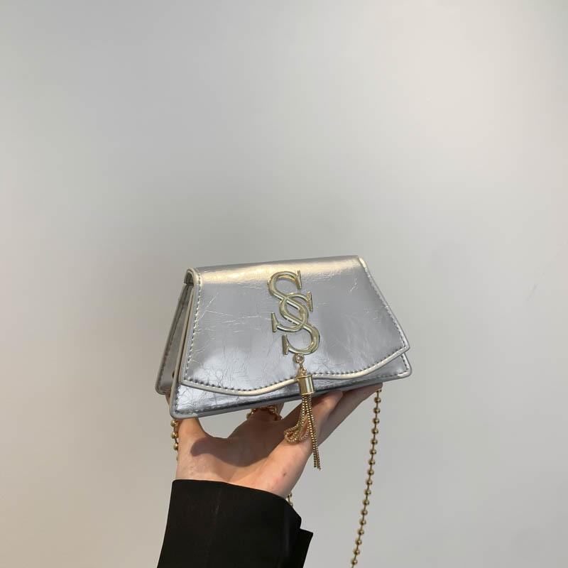 

Сумка премиум-текстуры женская популярная новая модная с бахромой, цепочкой, маленькая квадратная сумка, трендовая универсальная дорожная сумка-мессенджер для женщин серебряный