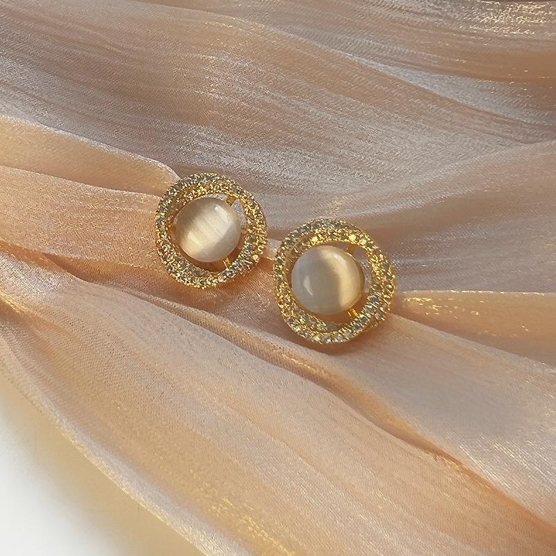 

No pierced earrings Dong Qing big pearl earrings women s fashion temperament mosquito coil disc earclips enhanced version earrings 14k