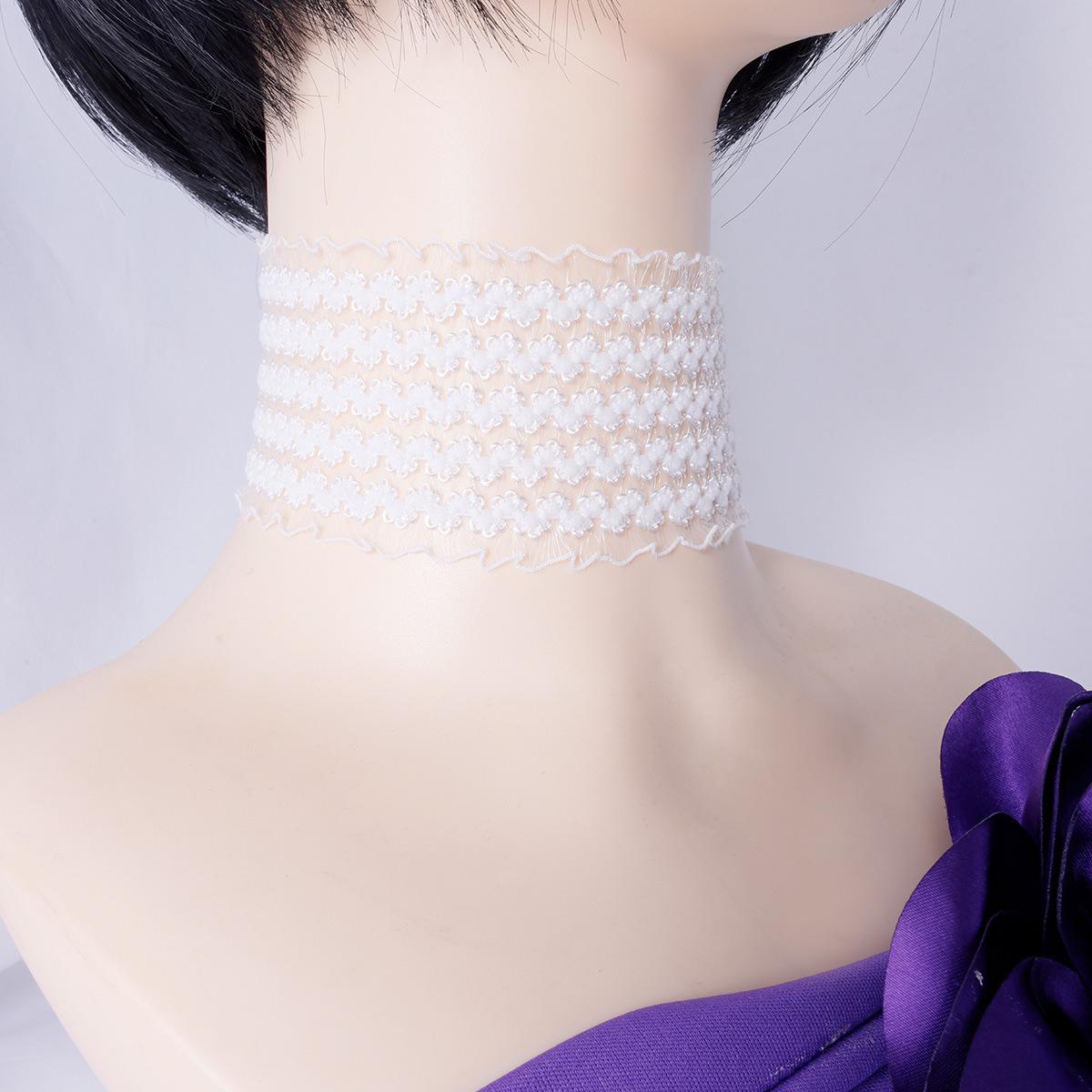 

Korean Style Lace Neckwarmer Choker for Girls: Versatile High-Neck Jewelry to Cover Scars, Ideal for Autumn and Winter