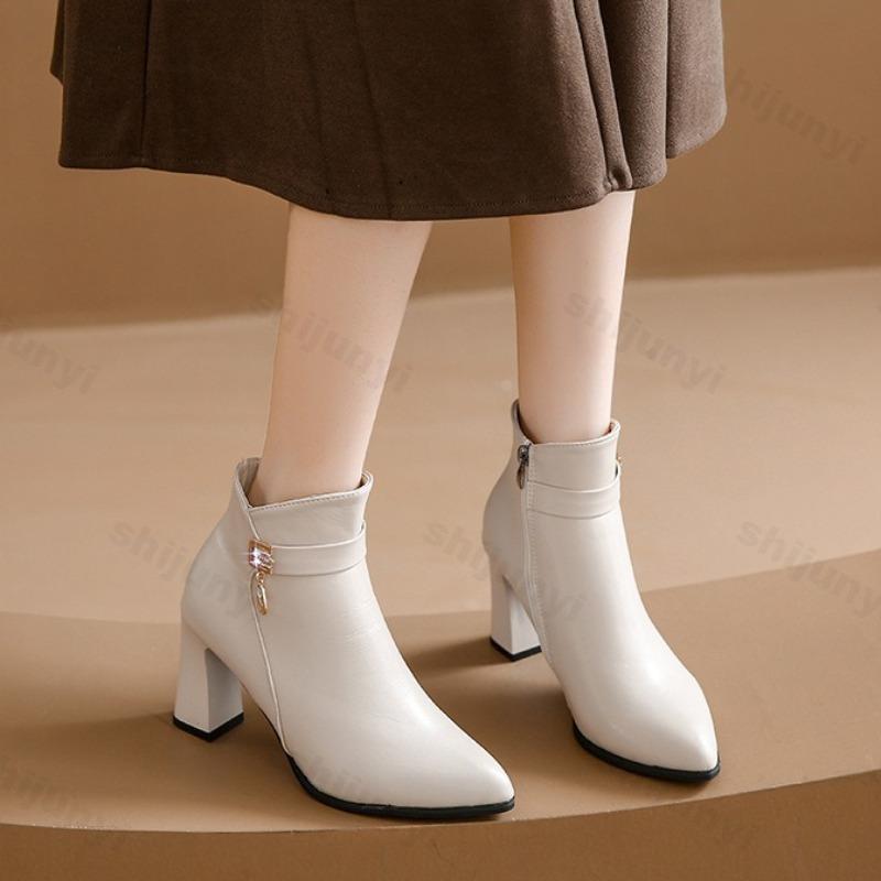 Fashion Women's Fashion Retro Pointed Head Casual Short Boots 2025 Autumn Rhinestone Pendant Designed Versatile Coarse Heel Ankle Boots