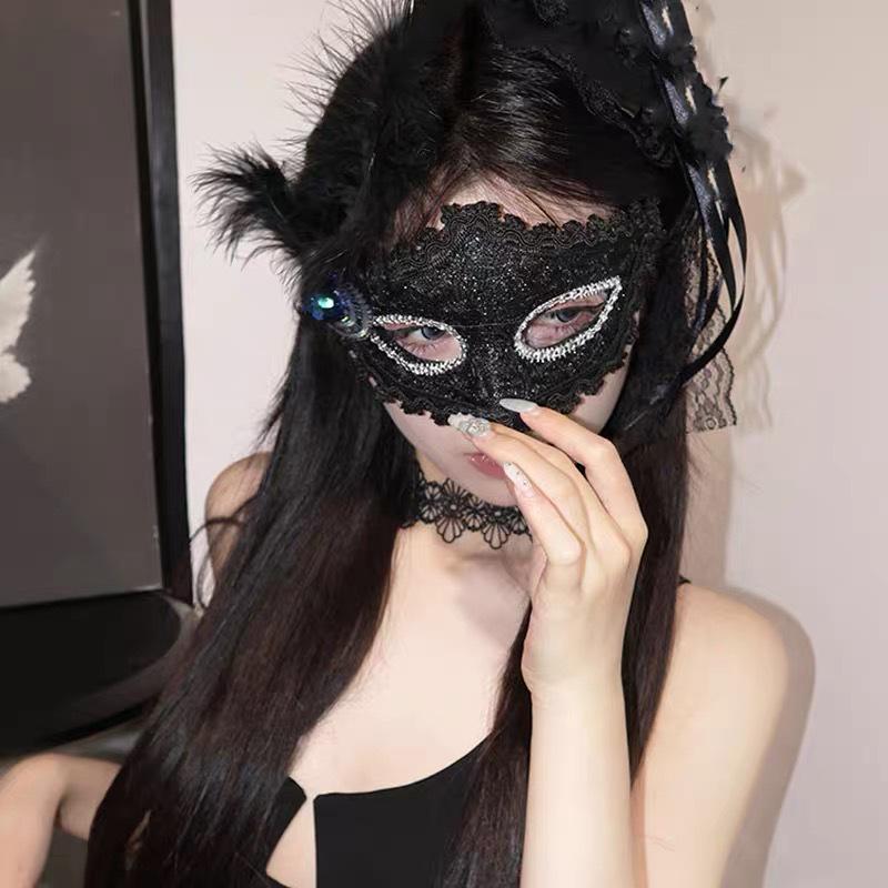 

Маскарадная маска для глаз принцессы из белых перьев для женщин - аксессуар для вечеринки на пол-лица