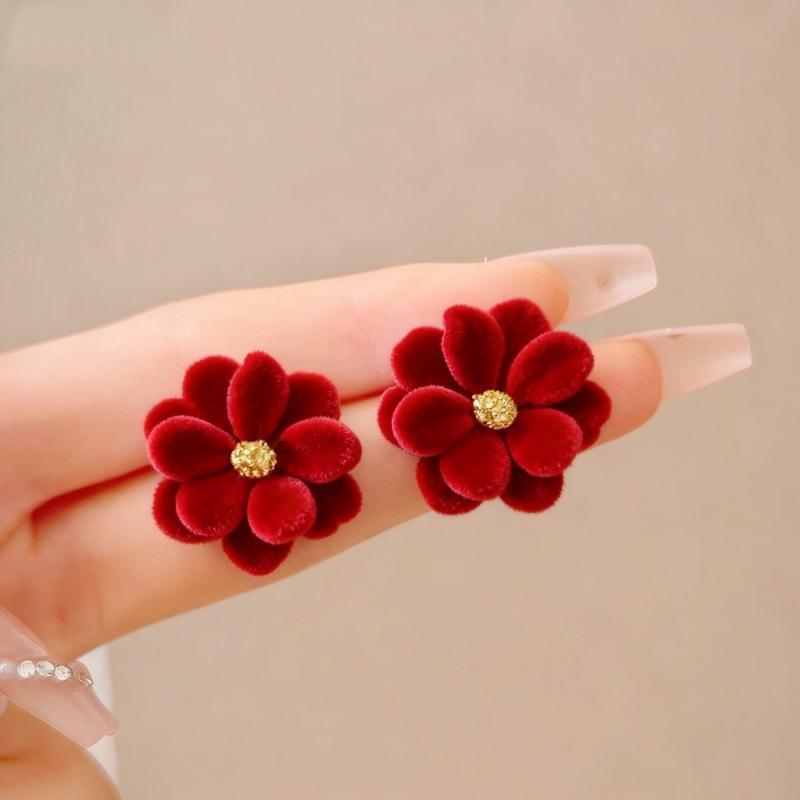 Fashion Red Velvet Geometric Flower Stud Earrings for Women Unusual Earrings Vintage Ear Jewelry Wedding Party Accessories Gifts