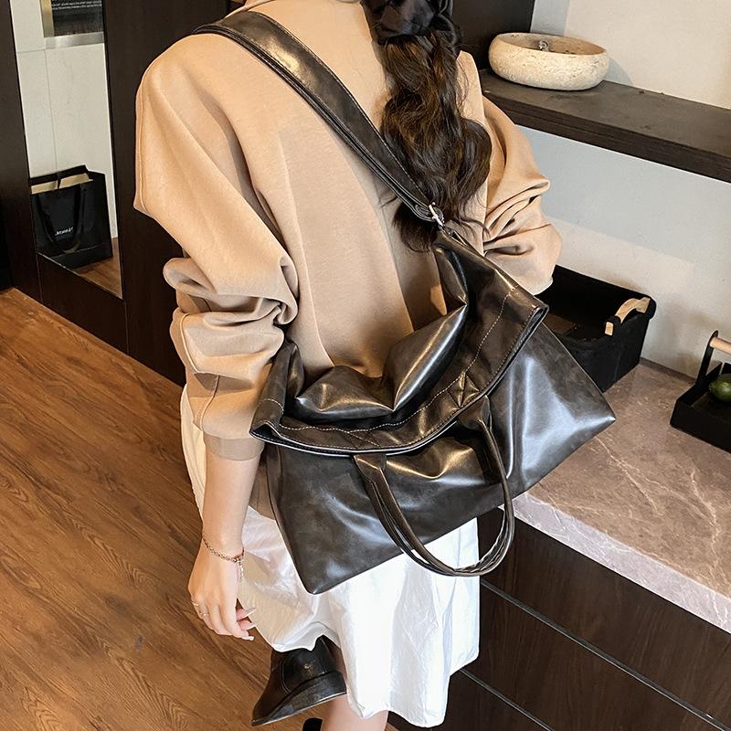 Large-capacity Bag Women's Autumn and Winter Versatile 2025 New Casual Messenger Bag Texture Portable Work Commuter Tote Bag