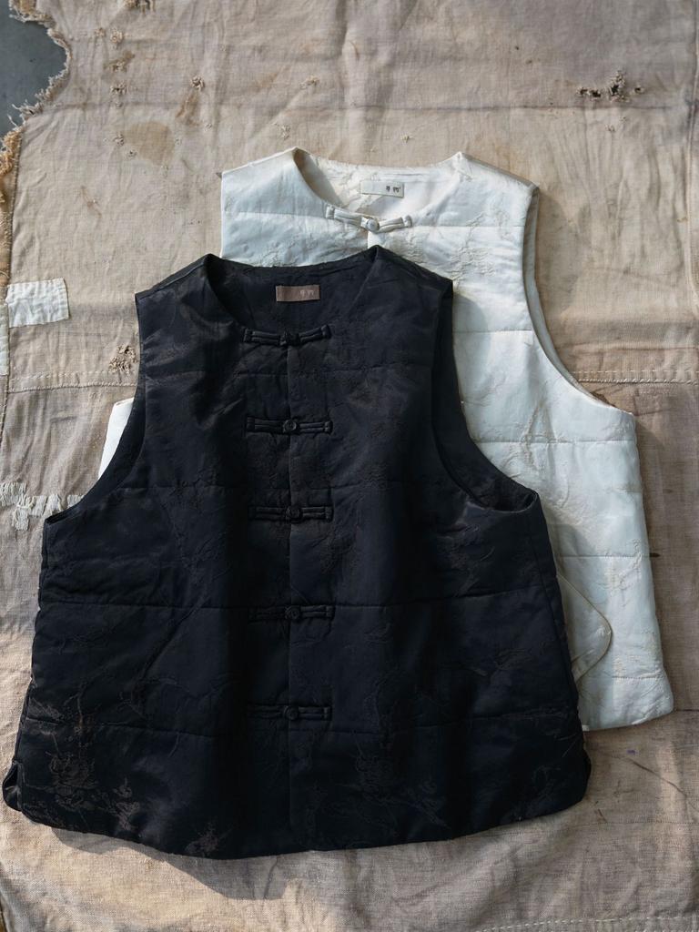 Johnature Women Vintage Winter Coats Jacquard O-Neck Sleeveless Button Chinese Style High Quality Coats