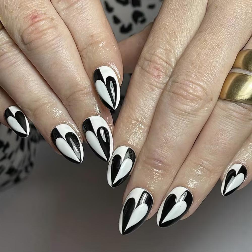

Black & White Heart Nail Art Set: Independent Style False Nails for Spring & Summer