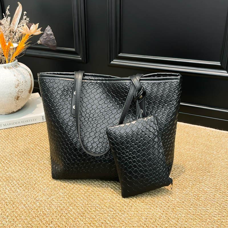 Oversized Fashion Bag With Polyester Lining And Double Shoulder Straps For Daily Wear