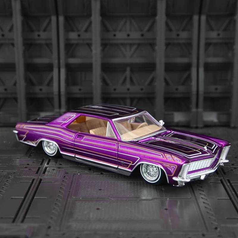 Maisto 1:26 Simulation Buick Riviera Alloy Car Model Ornament Collection Car Doors Can Open Supercar Static Desktop Gift