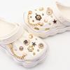Schuhanhänger & Kettensets Perlenanhänger Luxuriöse Perlen Schwarze Blumen Schuhanhänger Kinder Damen Lochschuhe Zubehör 1Set