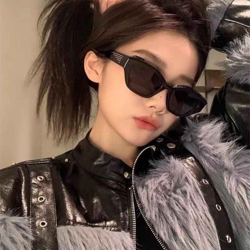 Vintage Small Frame Sunglasses Women Trendy Sweet Cool Babes Wind Sunglasses Advanced