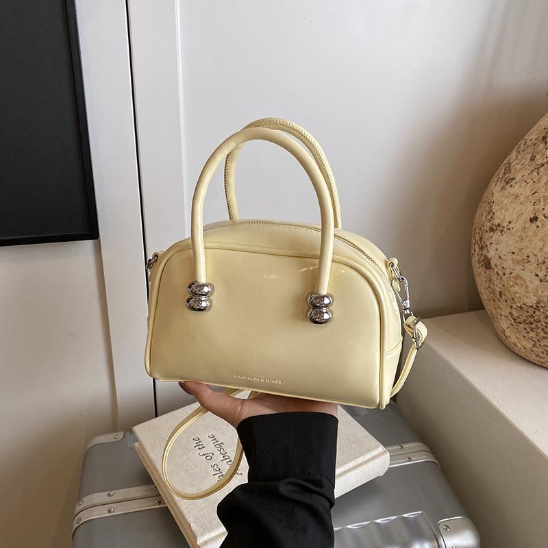 High-end niche design small square bag women's 2025 summer new fashion handbag commuter simple shoulder bag bag
