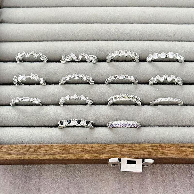 Bague Zir*****Pen Exquise Super Flash Rangée Diamants Lumière de Bague de Luxe Niche Haut Sens Mode Navette Bague Index Personnalisée